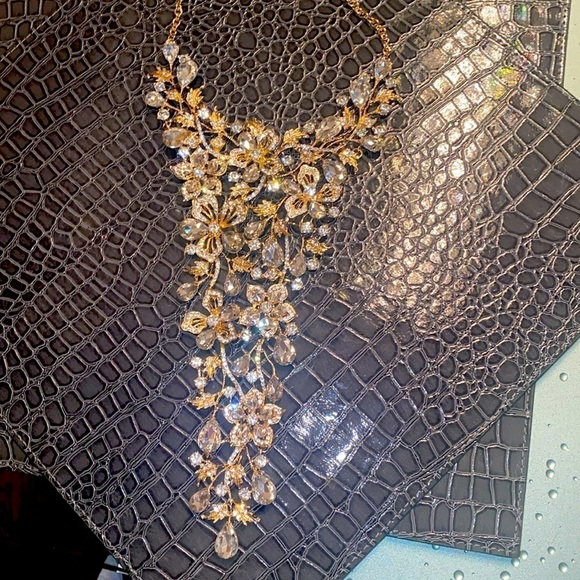 Statement necklace Floral Crystal Waterfall Bib Necklace NWOT - Picture 3 of 4